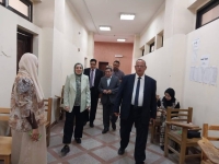 نائب رئيس جامعة بنها لشئون الدراسات العليا والبحوث تواصل تفقد سير امتحانات الفصل الدراسي الثاني